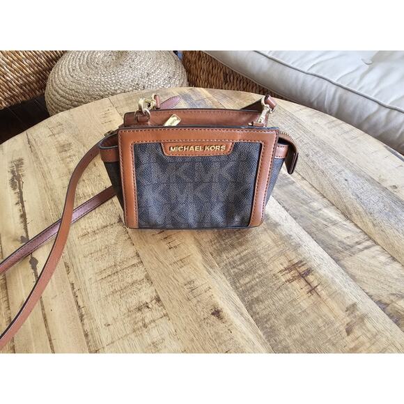 Michael Michael Kors Selma Mini Messenger Leather Crossbody Bag - Picture 10 of 16